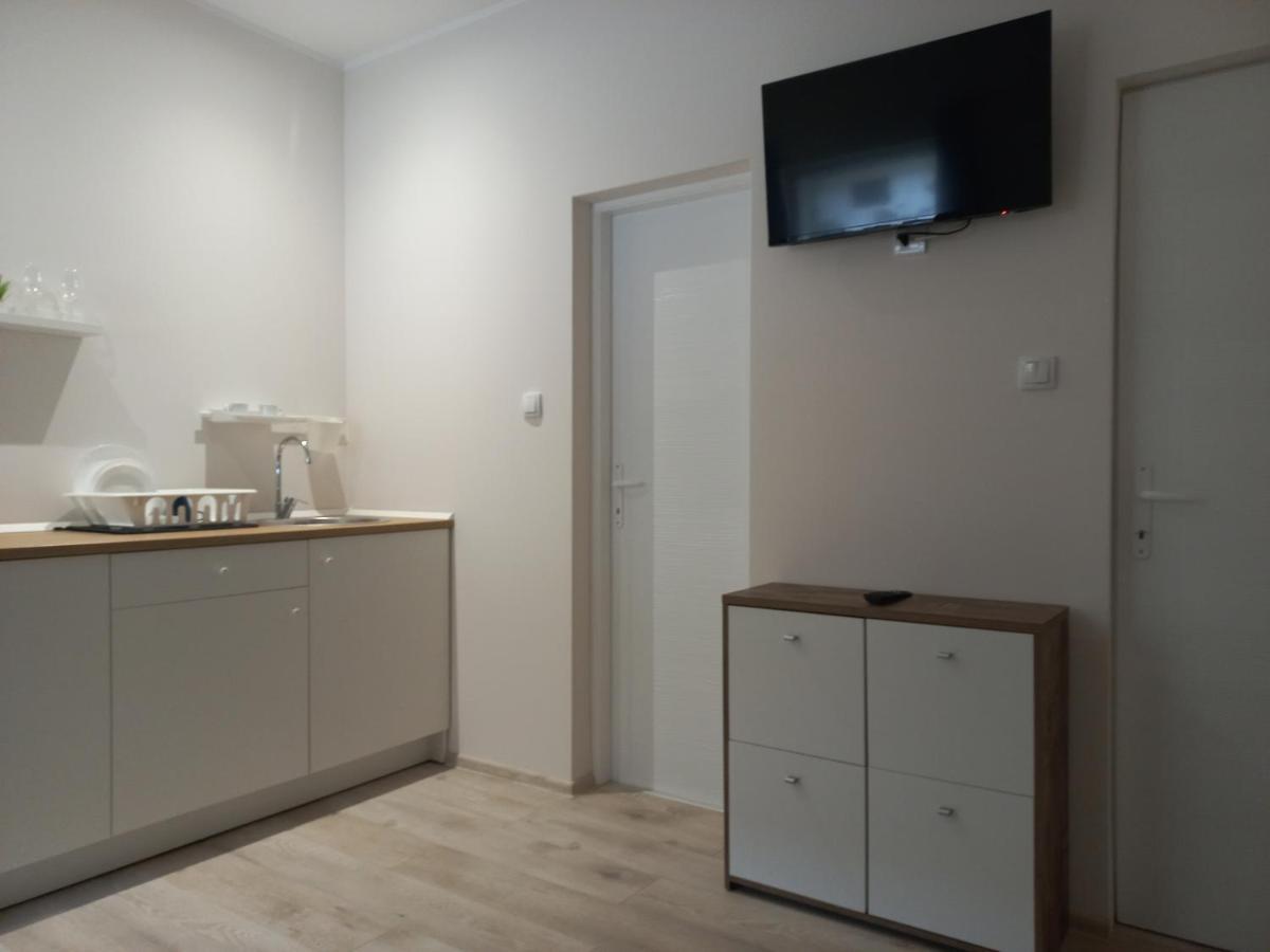 Kod Velikih Tuja Apartment Melenci Luaran gambar