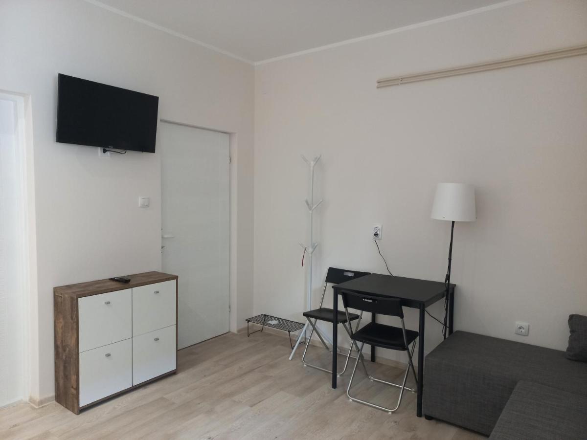 Kod Velikih Tuja Apartment Melenci Luaran gambar