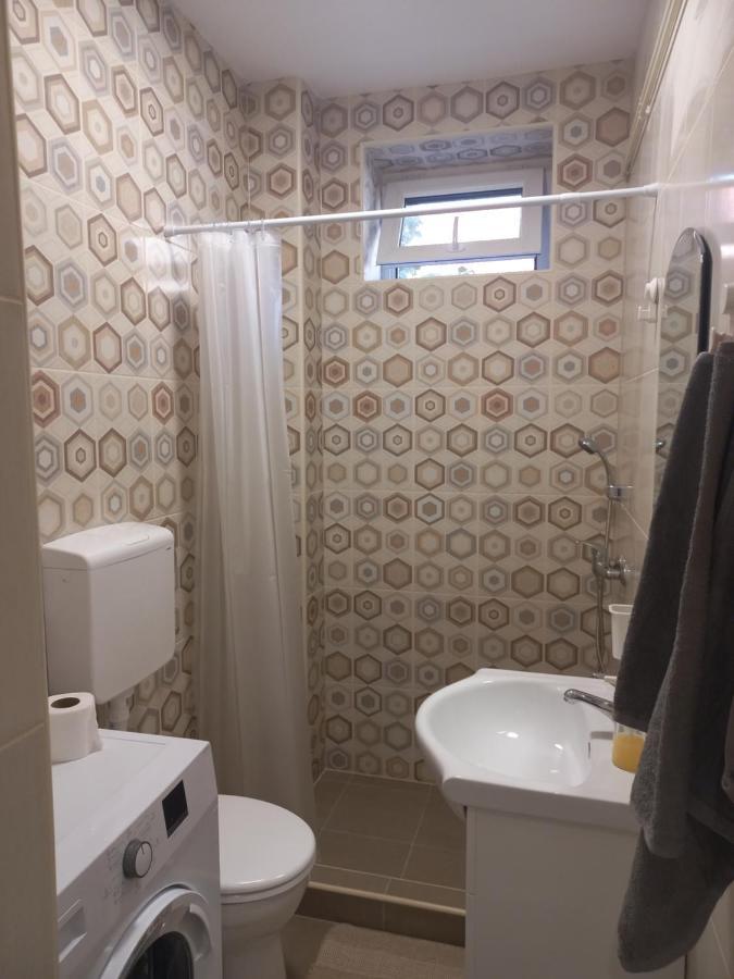 Kod Velikih Tuja Apartment Melenci Luaran gambar
