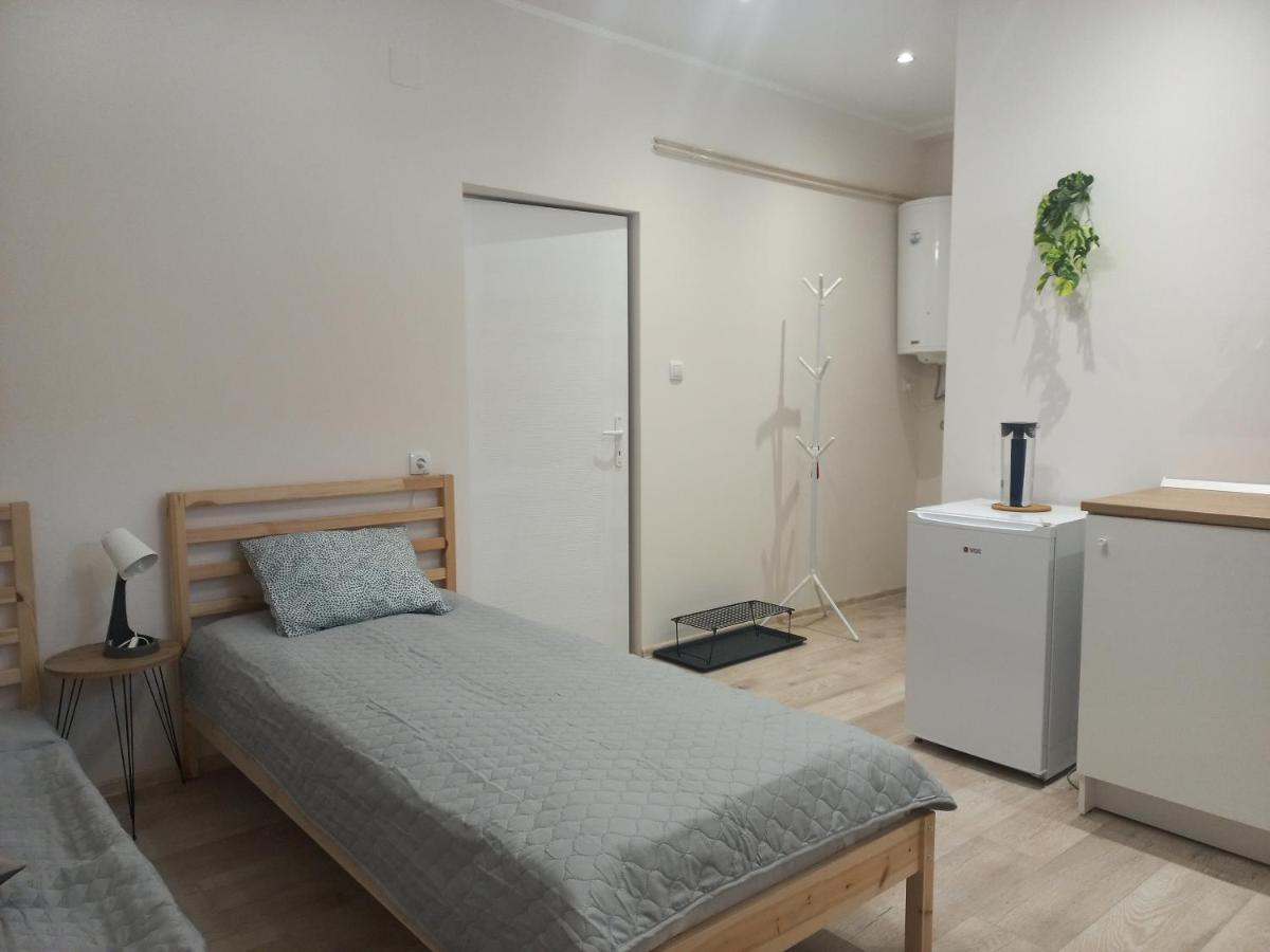 Kod Velikih Tuja Apartment Melenci Luaran gambar